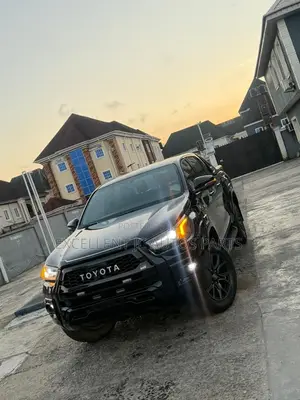 Toyota Hilux 2023 Black
