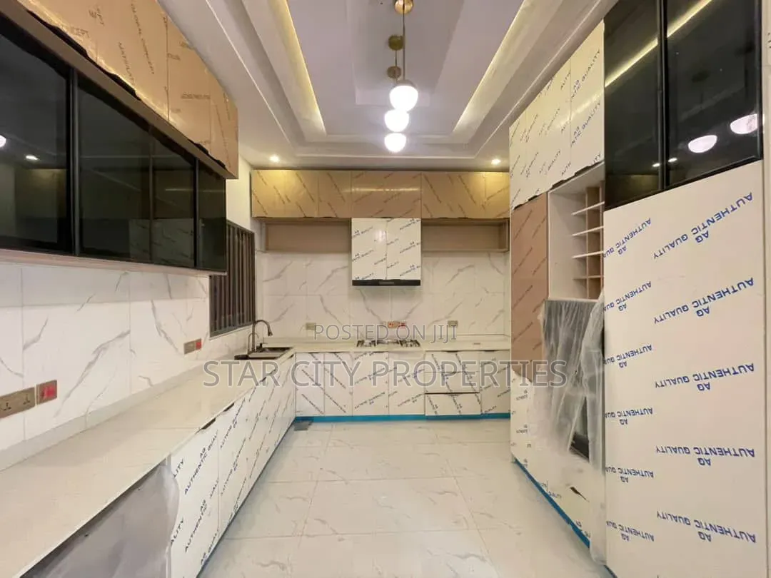 3bdrm Apartment in Ikeja Gra for rent