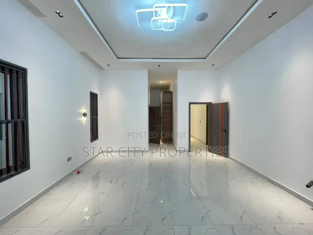 3bdrm Apartment in Ikeja Gra for rent