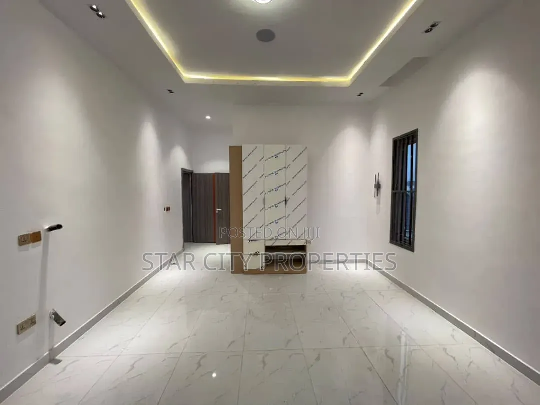 3bdrm Apartment in Ikeja Gra for rent