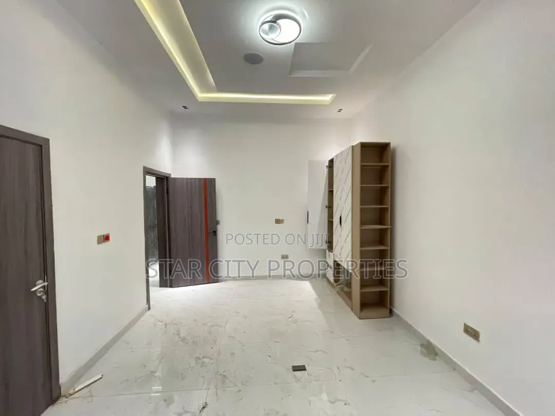 3bdrm Apartment in Ikeja Gra for rent