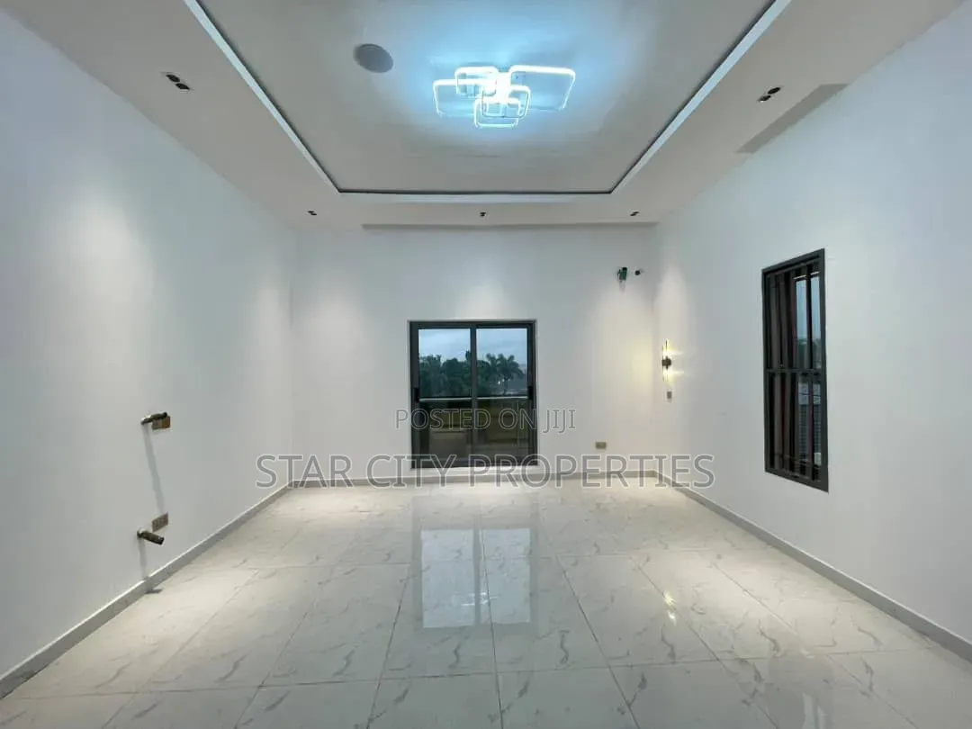 3bdrm Apartment in Ikeja Gra for rent