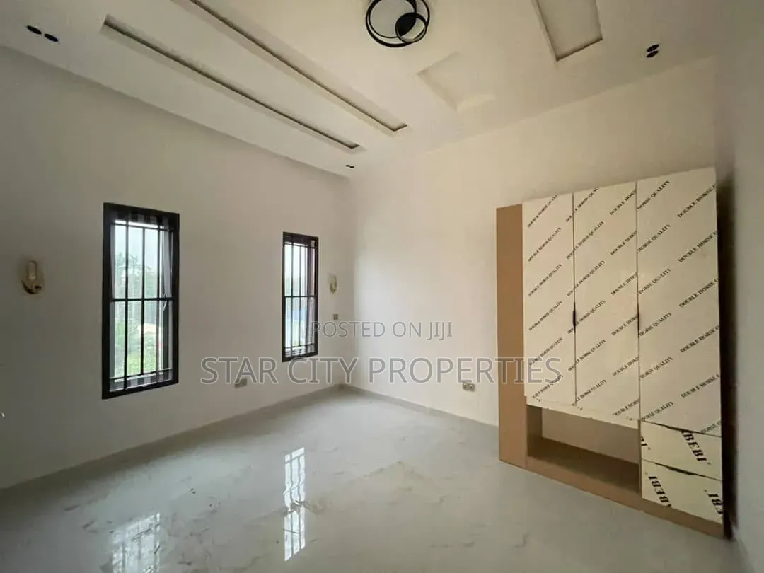 3bdrm Apartment in Ikeja Gra for rent