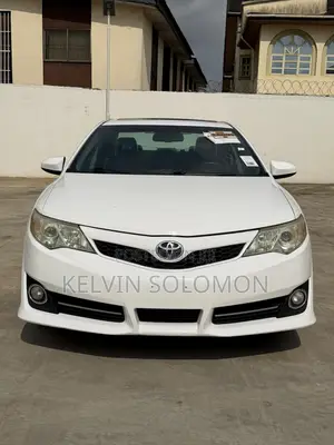 Toyota Camry SE Sport 4dr Sedan (2.5L 4cyl 6A) 2014 White