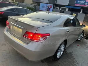 Lexus ES 350 2011 Gold