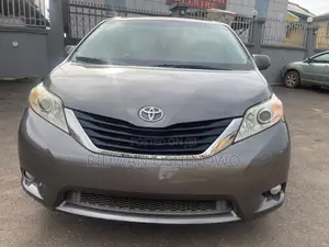 Toyota Sienna XLE 7 Passenger 2011 Gray