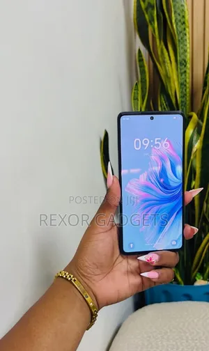 New Tecno Camon 20 256 GB Blue
