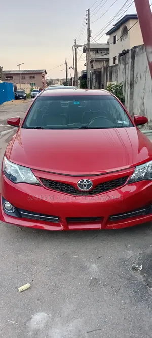 Toyota Camry SE 4dr Sedan (2.5L 4cyl 6A) 2013 Pearl