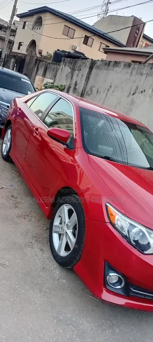 Toyota Camry SE 4dr Sedan (2.5L 4cyl 6A) 2013 Pearl