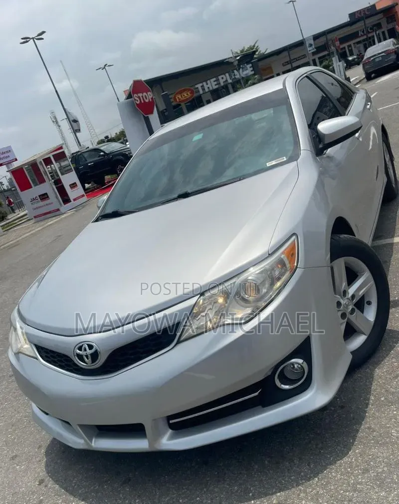 Toyota Camry 2012 Silver