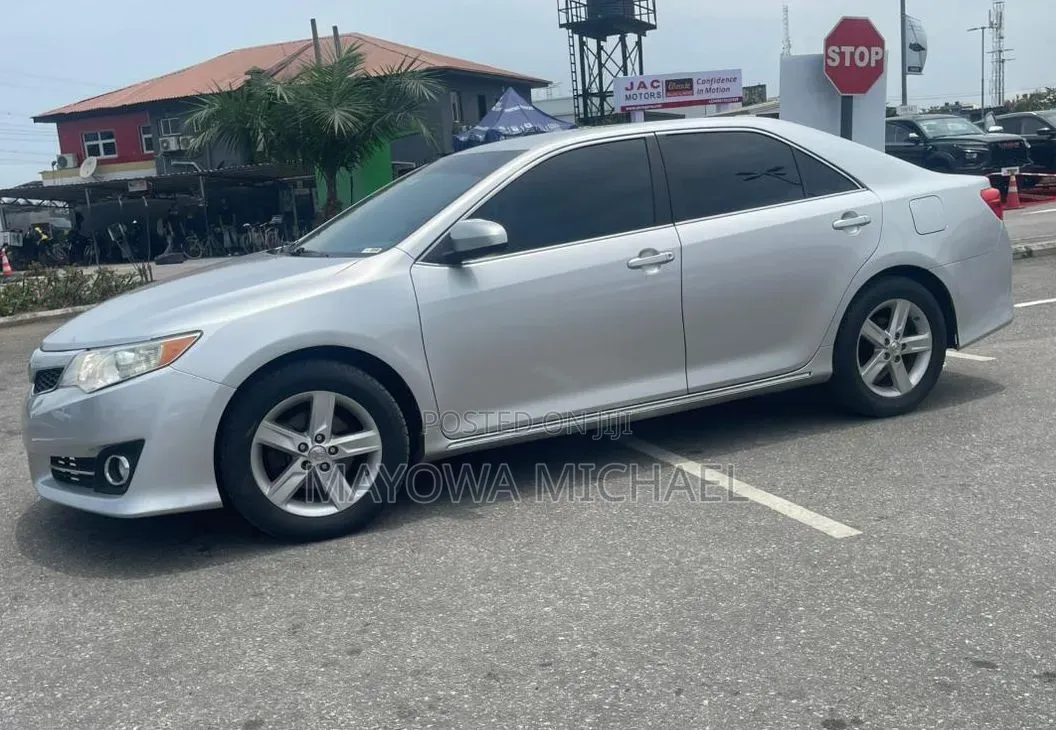 Toyota Camry 2012 Silver
