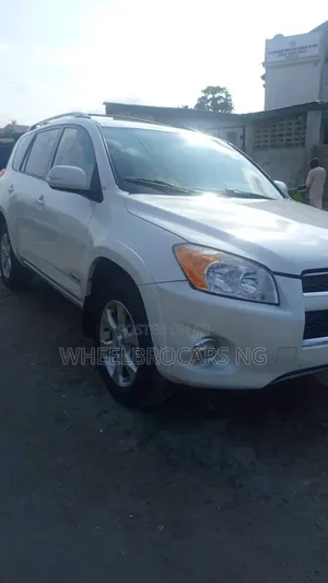 Toyota RAV4 2.5 Limited 2012 White