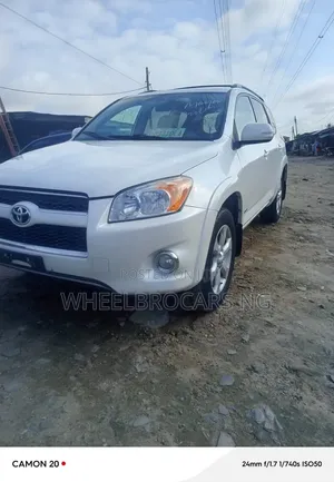 Toyota RAV4 2.5 Limited 2012 White