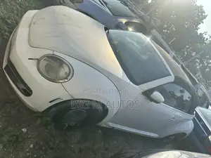 Volkswagen Beetle 2.5L Convertible 2013 White