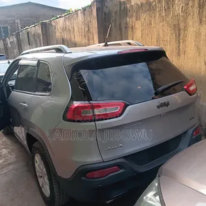 Jeep Grand Cherokee Laredo 4dr 4x4 2017 Silver