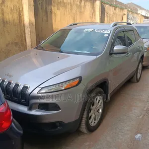 Jeep Grand Cherokee Laredo 4dr 4x4 2017 Silver