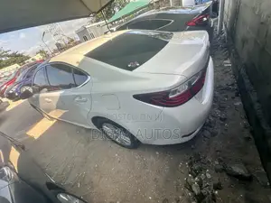 Lexus ES 350 FWD 2014 White