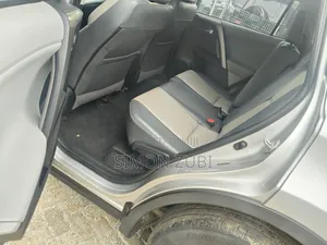 Toyota RAV4 Limited 4dr SUV AWD (2.5L 4cyl 6A) 2014 Silver