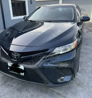 Toyota Camry SE (2.5L 4cyl 8A) 2019 Blue