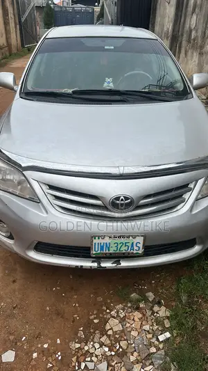 Toyota Corolla LE 4dr Sedan (1.8L 4cyl 4A) 2011 Silver