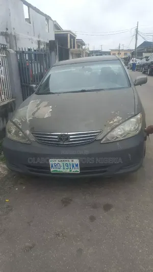 Toyota Camry LE 4dr Sedan (2.4L 4cyl 5A) 2005 Gray