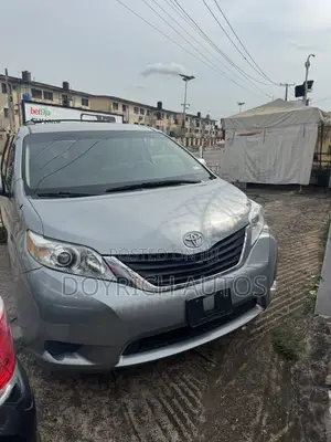 Toyota Sienna LE 8 Passenger 2011 Silver