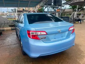 Toyota Camry LE 4dr Sedan (2.5L 4cyl 6A) 2014 Blue