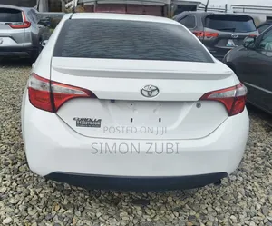 Toyota Corolla LE 4dr Sedan (1.8L 4cyl CVT) 2015 White