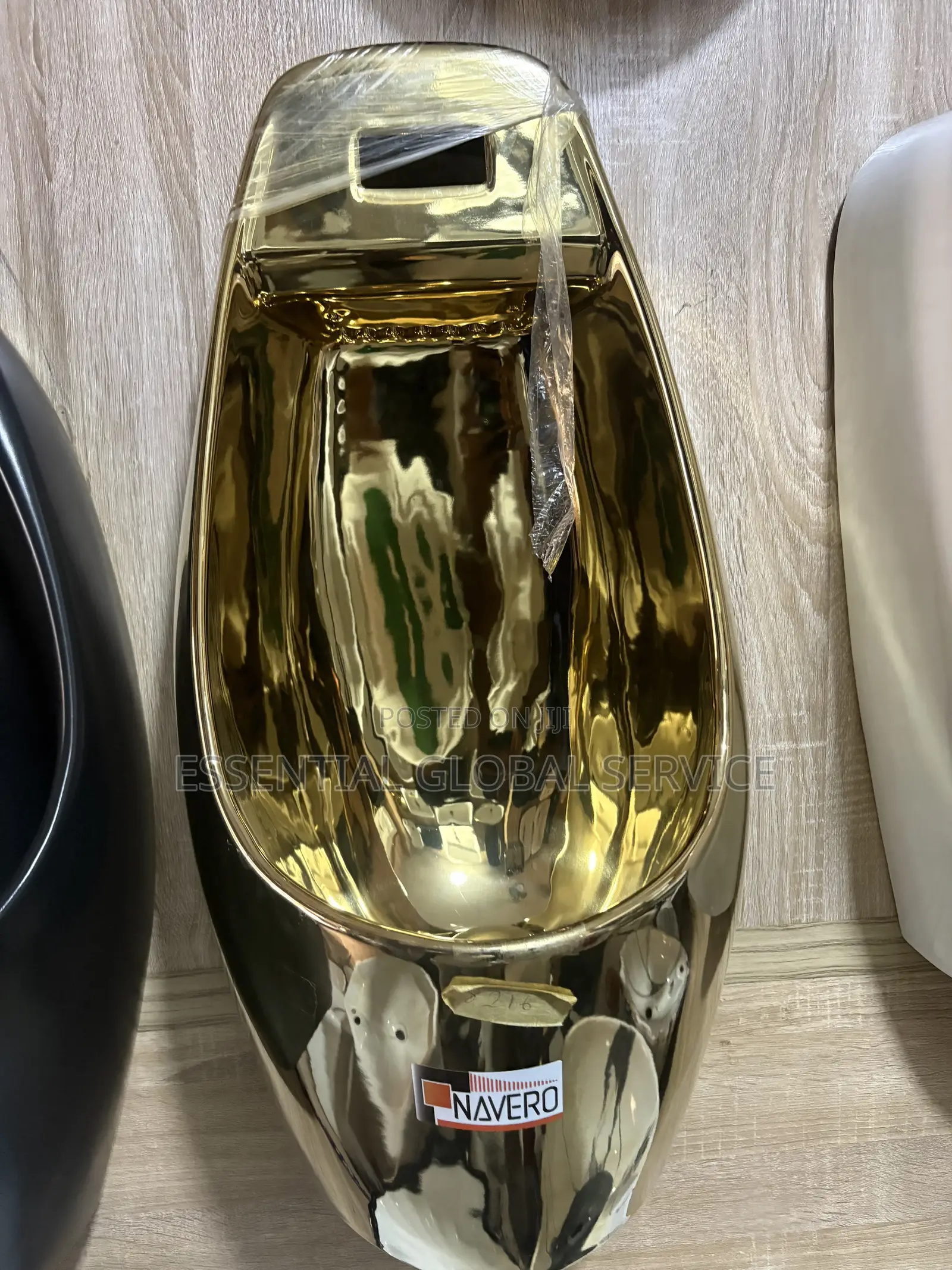 Gold Plated Wall Hung Ceramic Urinal