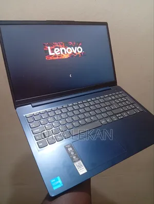 Laptop Lenovo IdeaPad 300 4GB Intel Core i3 SSD 128GB