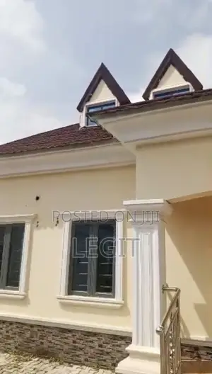5bdrm Penthouse in Lugbe District for sale