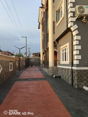 2bdrm Block of Flats in Back Of Glo for rent