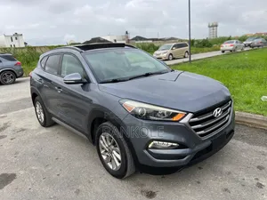 Hyundai Tucson SE Plus AWD 2017 Gray