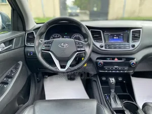 Hyundai Tucson SE Plus AWD 2017 Gray