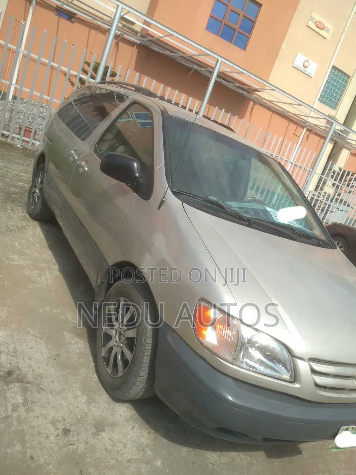 Toyota Sienna 2002 Gold
