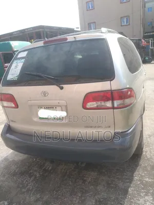 Toyota Sienna 2002 Gold