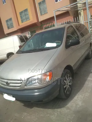 Toyota Sienna 2002 Gold