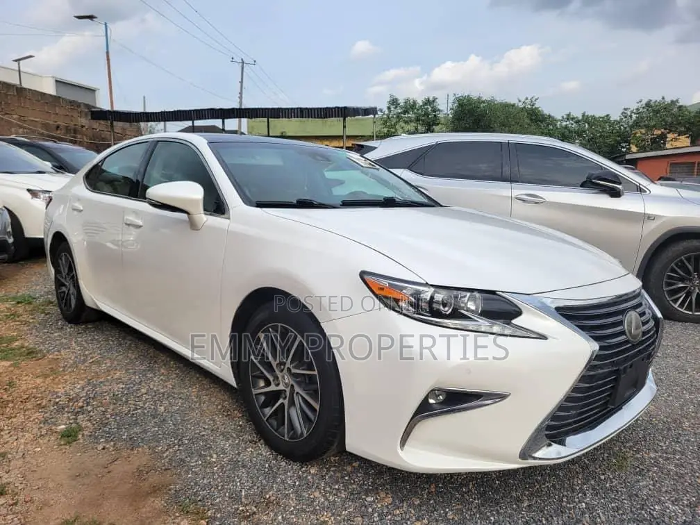 Lexus ES 2017 White