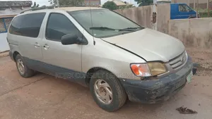 Toyota Sienna XLE 2001 Silver
