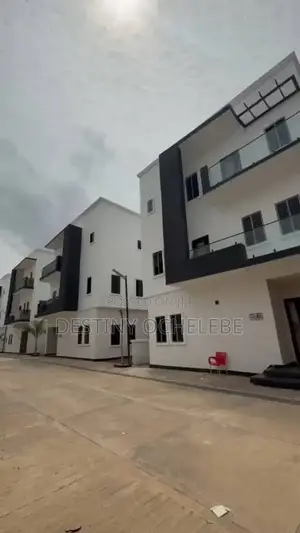 5bdrm Duplex in Jahi Gilmore for sale