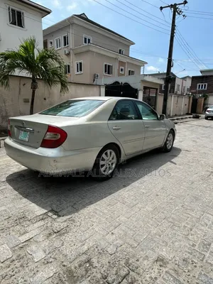 Toyota Camry XLE V6 4dr Sedan (3.0L 6cyl 5A) 2004 Silver