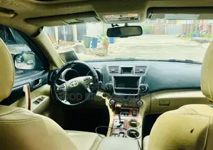 Toyota Highlander Limited Platinum 4dr SUV AWD (3.5L 6cyl 6A) 2014