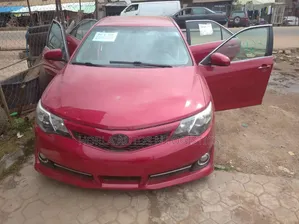 Toyota Camry SE 4dr Sedan (2.5L 4cyl 6A) 2012 Red