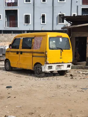 Suzuki Every 2010 Yellow