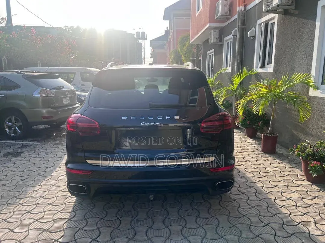 Porsche Cayenne 2016 Blue
