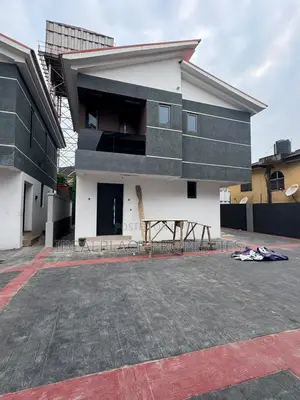 4bdrm Duplex in Surulere for sale