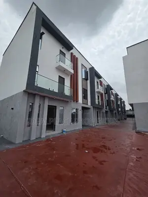 4bdrm Townhouse/Terrace in Opebi for sale