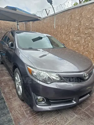 Toyota Camry SE 4dr Sedan (2.5L 4cyl 6A) 2012 Gray