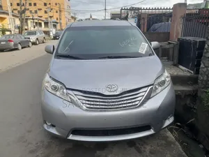 Toyota Sienna 2015 Silver