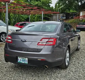 Ford Taurus 2015 Gray